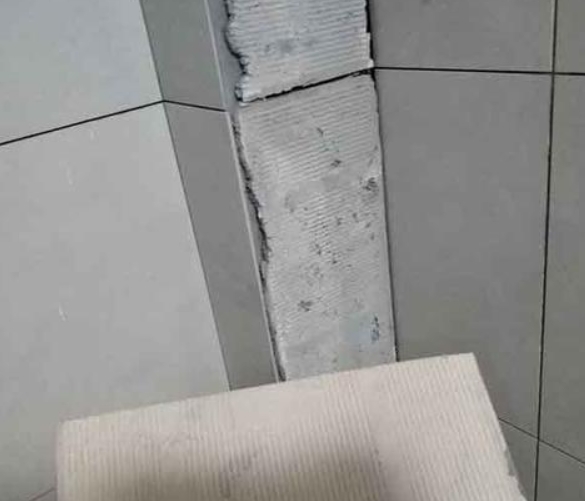 涡阳瓷砖空鼓维修公司分享下厨房瓷砖脱落的补救措施。